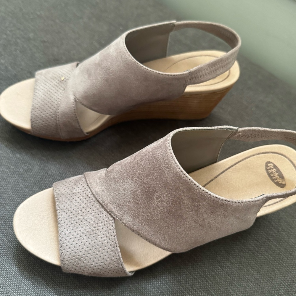 Dr Scholls beige small wedges size 9M